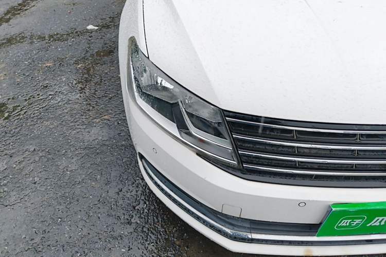 Used Volkswagen Lavida 2017 1.6L Manual Comfort Edition Right Front Headlight