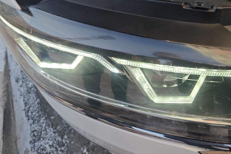 Used Volkswagen Lavida 2017 1.6L Manual Fashion Edition Right Front Headlight
