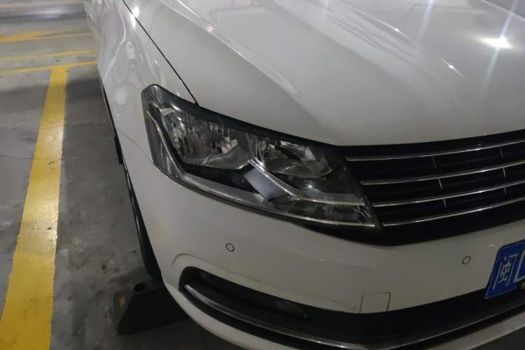 Used Volkswagen Lavida 2017 1.6L Automatic Comfort Edition Right Front Headlight