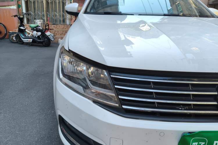 Used Volkswagen Lavida 2017 1.6L Automatic Comfort Edition Right Front Headlight