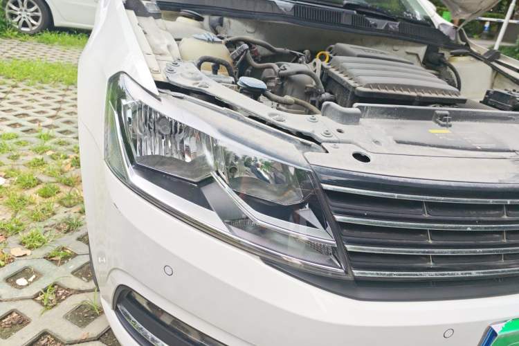 Used Volkswagen Lavida 2017 1.6L Automatic Comfort Edition Right Front Headlight