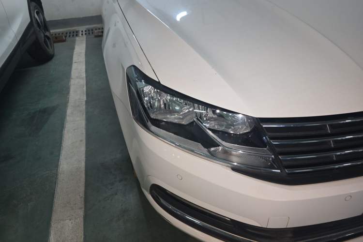 Used Volkswagen Lavida 2017 1.6L Automatic Comfort Edition Right Front Headlight