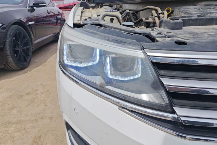 Used Volkswagen Lavida 2017 230TSI DSG Comfort Edition Right Front Headlight