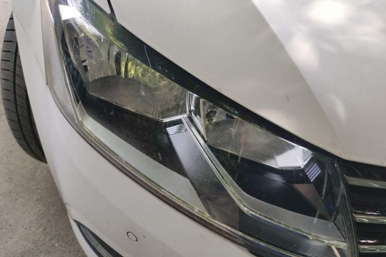 Used Volkswagen Lavida 2017 1.6L Automatic Comfort Edition Right Front Headlight