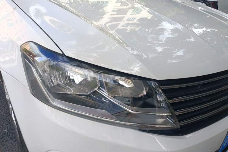 Used Volkswagen Lavida 2017 1.6L Automatic Fashion Edition Right Front Headlight
