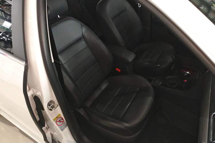 Used Volkswagen Lavida 2017 1.6L Automatic Comfort Edition Right Front Seat