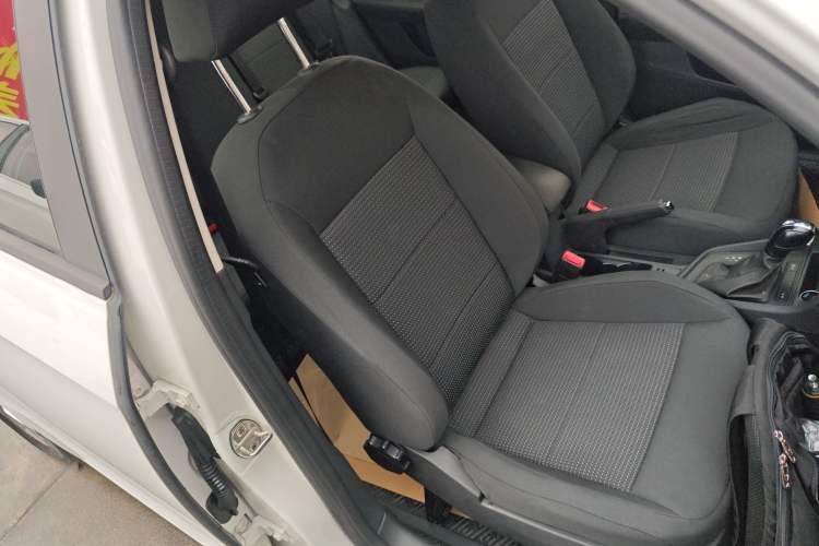 Used Volkswagen Lavida 2017 1.6L Automatic Fashion Edition Right Front Seat