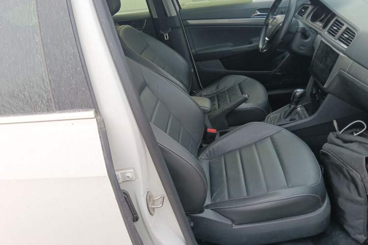 Used Volkswagen Lavida 2017 1.6L Automatic Comfort Edition Right Front Seat