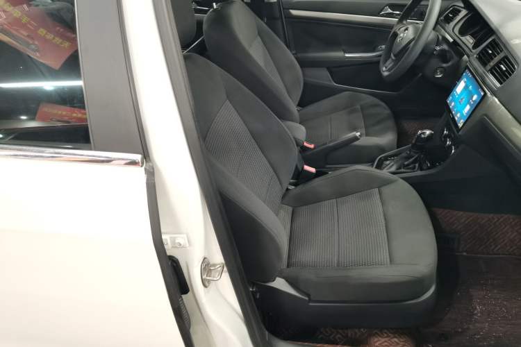 Used Volkswagen Lavida 2017 1.6L Automatic Fashion Edition Right Front Seat