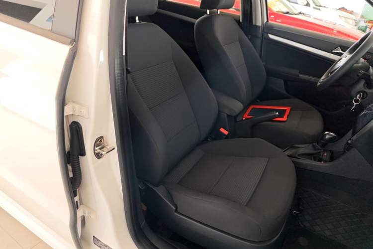 Used Volkswagen Lavida 2017 1.6L Automatic Fashion Edition Right Front Seat