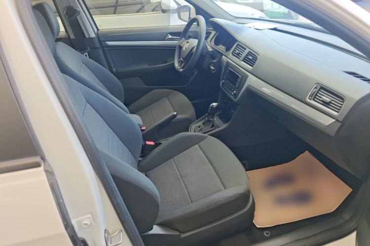 Used Volkswagen Lavida 2017 1.6L Automatic Fashion Edition Right Front Seat