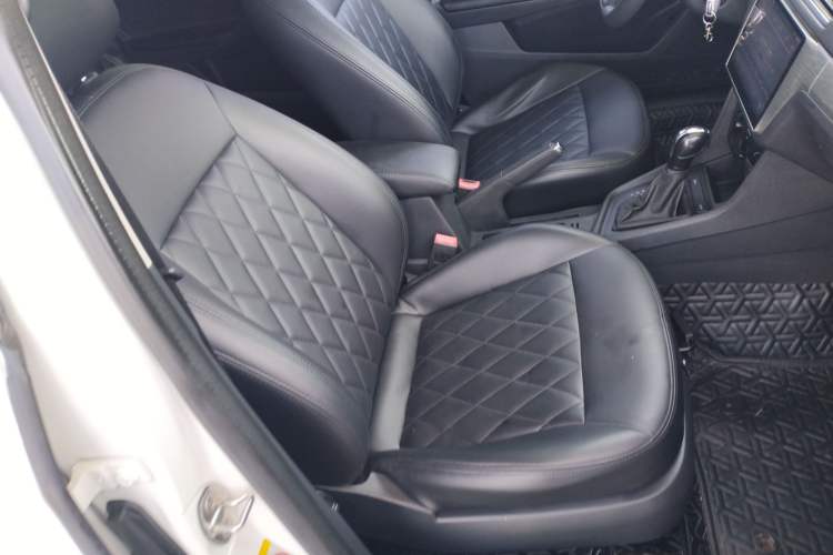 Used Volkswagen Lavida 2017 1.6L Automatic Fashion Edition Right Front Seat