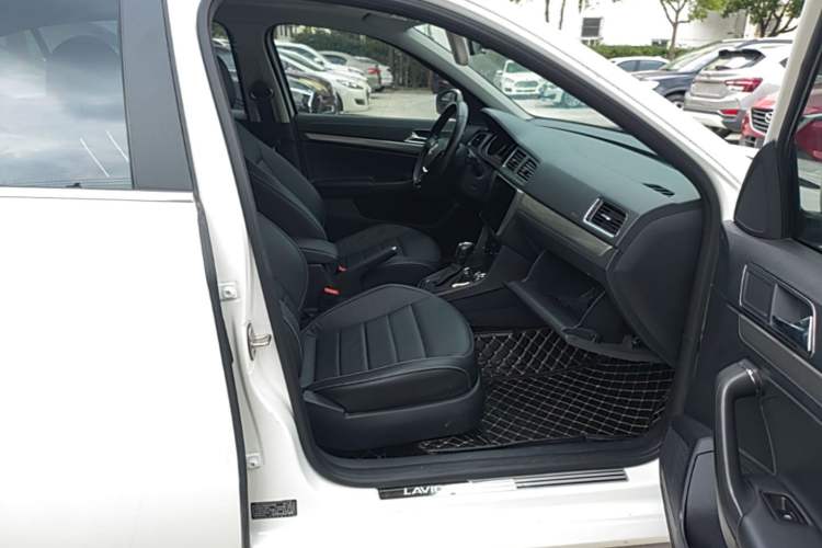 Used Volkswagen Lavida 2017 1.6L Automatic Comfort Edition Right Front Seat