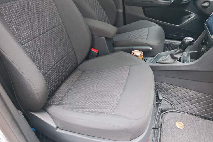 Used Volkswagen Lavida 2017 1.6L Automatic Fashion Edition Right Front Seat