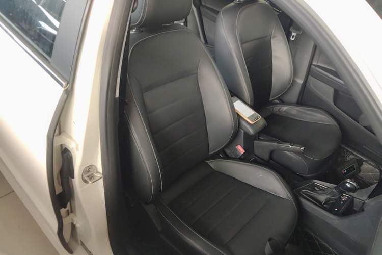 Used Volkswagen Lavida 2017 1.6L Automatic Comfort Edition Right Front Seat