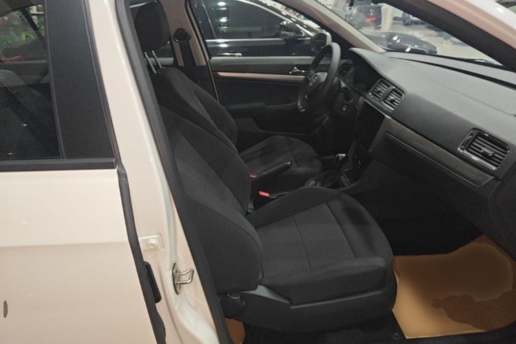 Used Volkswagen Lavida 2017 1.6L Automatic Fashion Edition Right Front Seat