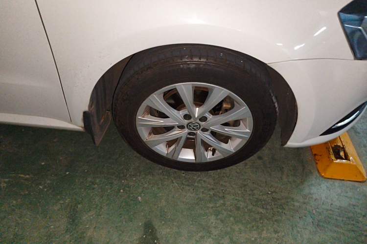 Used Volkswagen Lavida 2017 230TSI DSG Comfort Edition Right Front Wheel Hub