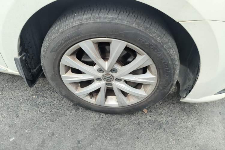 Used Volkswagen Lavida 2017 230TSI DSG Comfort Edition Right Front Wheel Hub