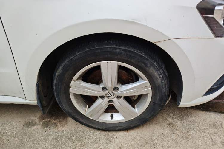 Used Volkswagen Lavida 2017 1.6L Automatic Fashion Edition Right Front Wheel Hub