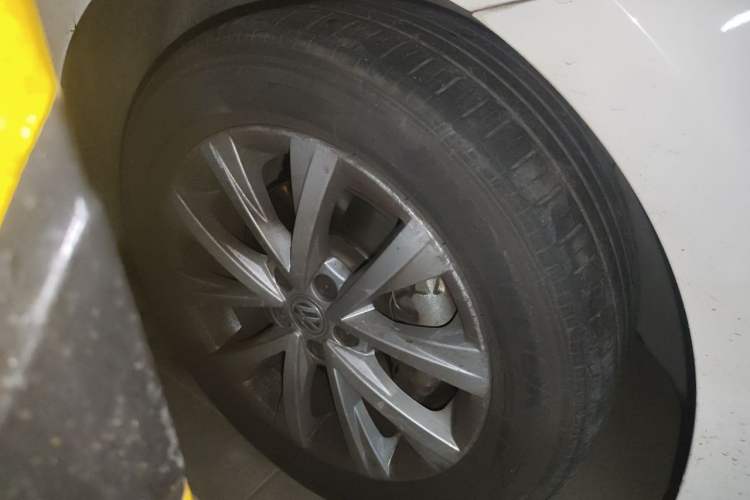 Used Volkswagen Lavida 2017 230TSI DSG Comfort Edition Right Front Wheel Hub