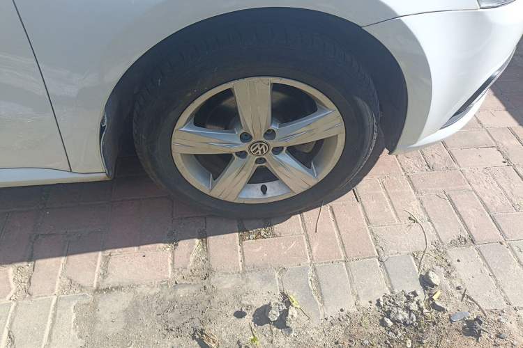 Used Volkswagen Lavida 2017 1.6L Manual Fashion Edition Right Front Wheel Hub