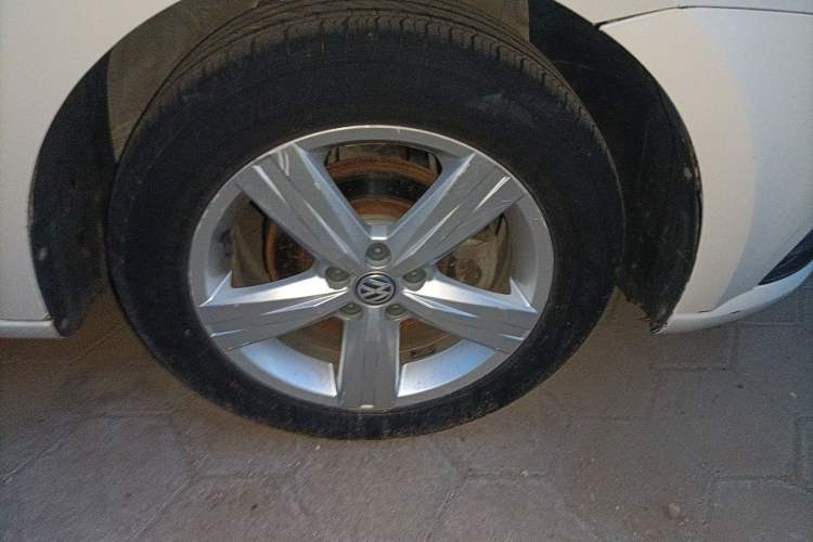 Used Volkswagen Lavida 2017 1.6L Manual Fashion Edition Right Front Wheel Hub
