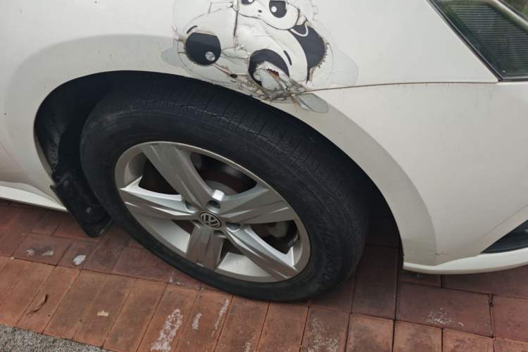 Used Volkswagen Lavida 2017 1.6L Automatic Fashion Edition Right Front Wheel Hub