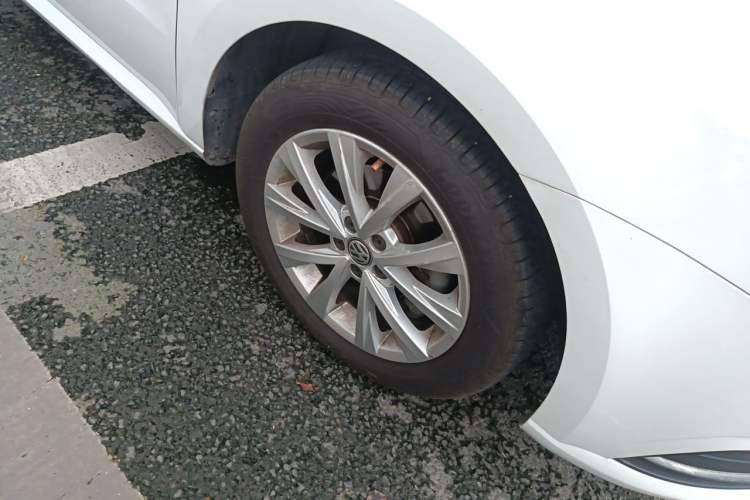 Used Volkswagen Lavida 2017 230TSI DSG Comfort Edition Right Front Wheel Hub