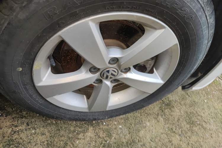 Used Volkswagen Lavida 2017 1.6L Automatic Fashion Edition Right Front Wheel Hub