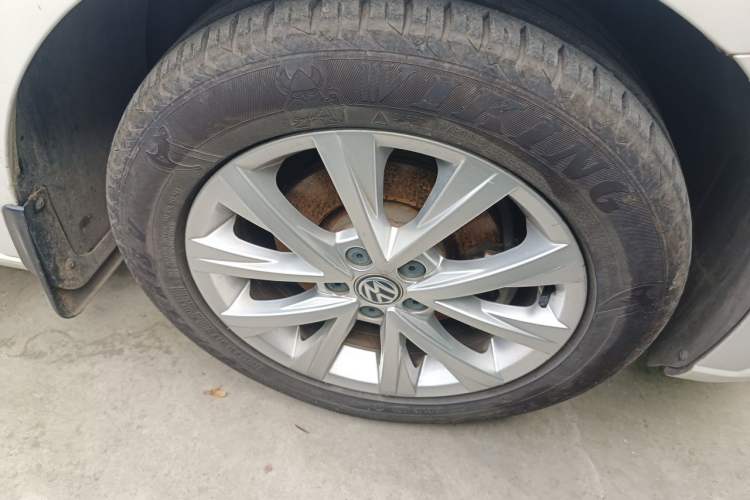 Used Volkswagen Lavida 2017 1.6L Automatic Comfort Edition Right Front Wheel Hub