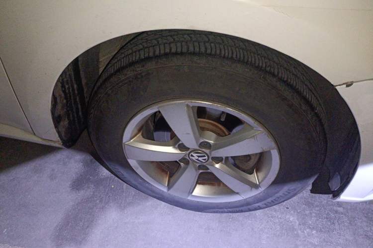 Used Volkswagen Lavida 2017 1.6L Automatic Fashion Edition Right Front Wheel Hub