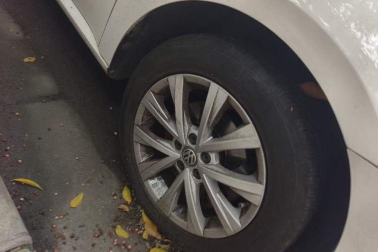 Used Volkswagen Lavida 2017 230TSI DSG Comfort Edition Right Front Wheel Hub