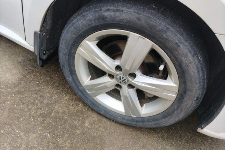 Used Volkswagen Lavida 2017 1.6L Automatic Fashion Edition Right Front Wheel Hub
