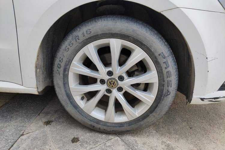 Used Volkswagen Lavida 2017 1.6L Manual Comfort Edition Right Front Wheel Hub