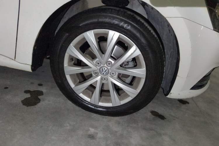 Used Volkswagen Lavida 2017 230TSI DSG Comfort Edition Right Front Wheel Hub