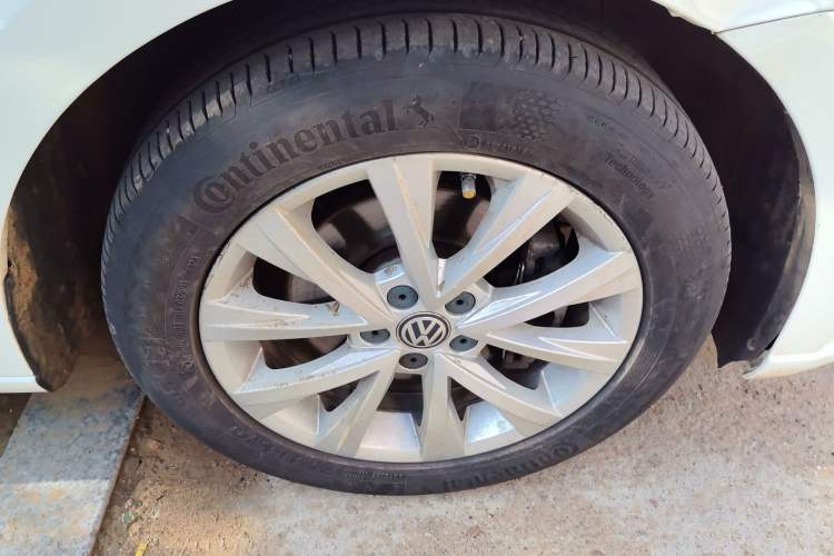 Used Volkswagen Lavida 2017 230TSI DSG Comfort Edition Right Front Wheel Hub