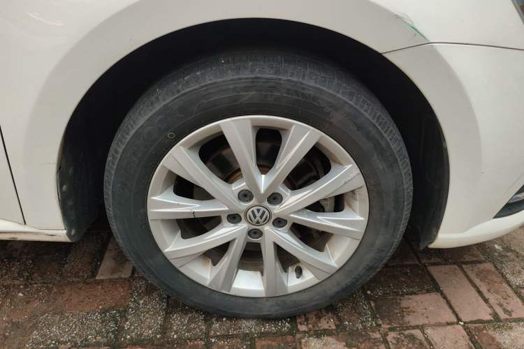 Used Volkswagen Lavida 2017 1.6L Manual Comfort Edition Right Front Wheel Hub