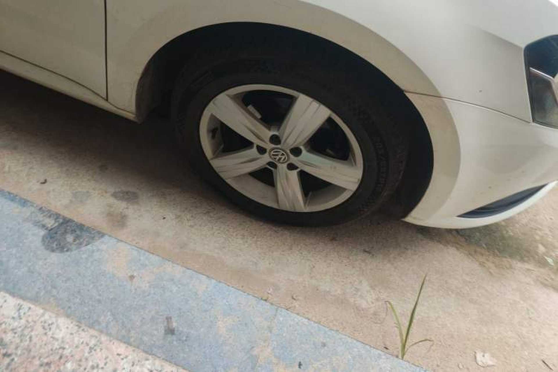 Used Volkswagen Lavida 2017 1.6L Automatic Fashion Edition Right Front Wheel Hub