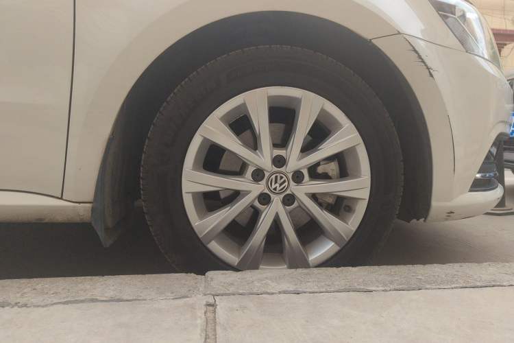 Used Volkswagen Lavida 2017 1.6L Manual Comfort Edition Right Front Wheel Hub
