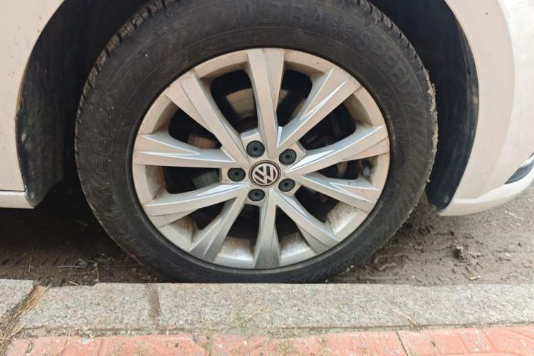 Used Volkswagen Lavida 2017 1.6L Manual Comfort Edition Right Front Wheel Hub
