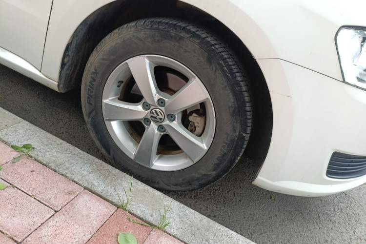 Used Volkswagen Lavida 2017 1.6L Automatic Fashion Edition Right Front Wheel Hub