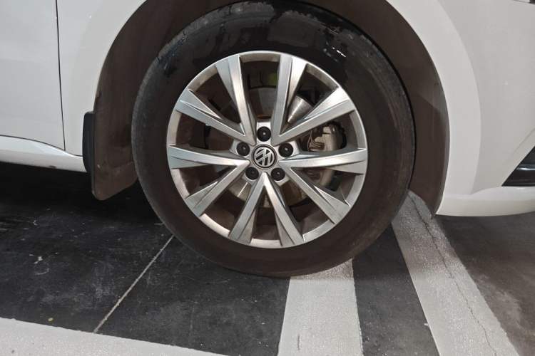 Used Volkswagen Lavida 2017 230TSI DSG Comfort Edition Right Front Wheel Hub