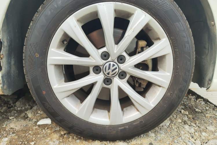 Used Volkswagen Lavida 2017 230TSI DSG Comfort Edition Right Front Wheel Hub