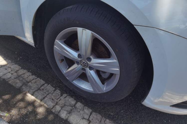 Used Volkswagen Lavida 2017 1.6L Automatic Fashion Edition Right Front Wheel Hub