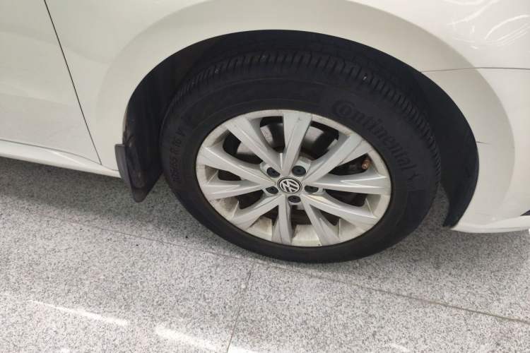 Used Volkswagen Lavida 2017 230TSI DSG Comfort Edition Right Front Wheel Hub