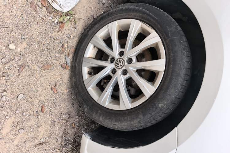 Used Volkswagen Lavida 2017 230TSI DSG Comfort Edition Right Front Wheel Hub