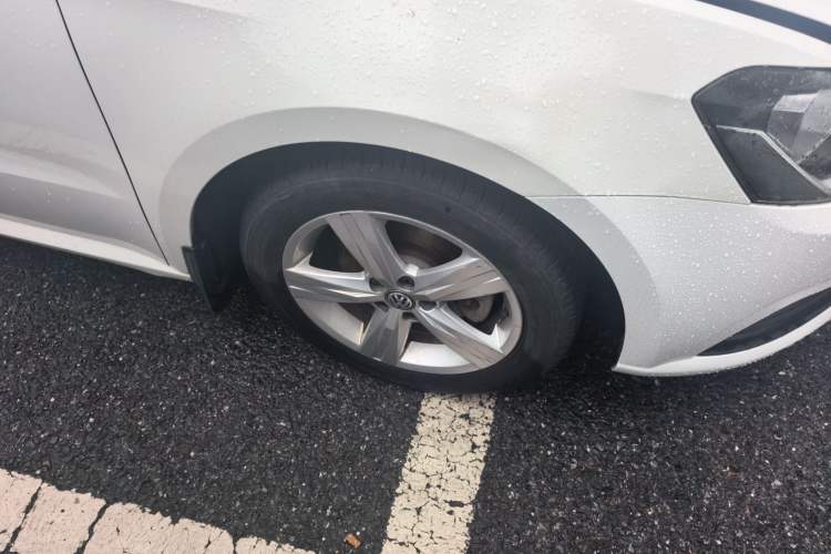 Used Volkswagen Lavida 2017 1.6L Automatic Fashion Edition Right Front Wheel Hub