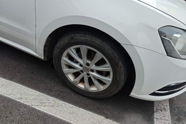 Used Volkswagen Lavida 2017 1.6L Automatic Comfort Edition Right Front Wheel Hub