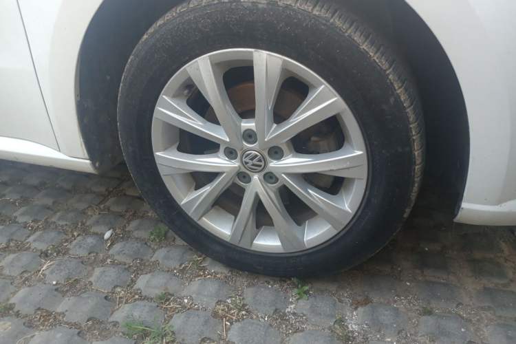 Used Volkswagen Lavida 2017 1.6L Manual Comfort Edition Right Front Wheel Hub