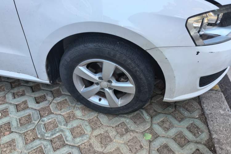 Used Volkswagen Lavida 2017 1.6L Automatic Fashion Edition Right Front Wheel Hub